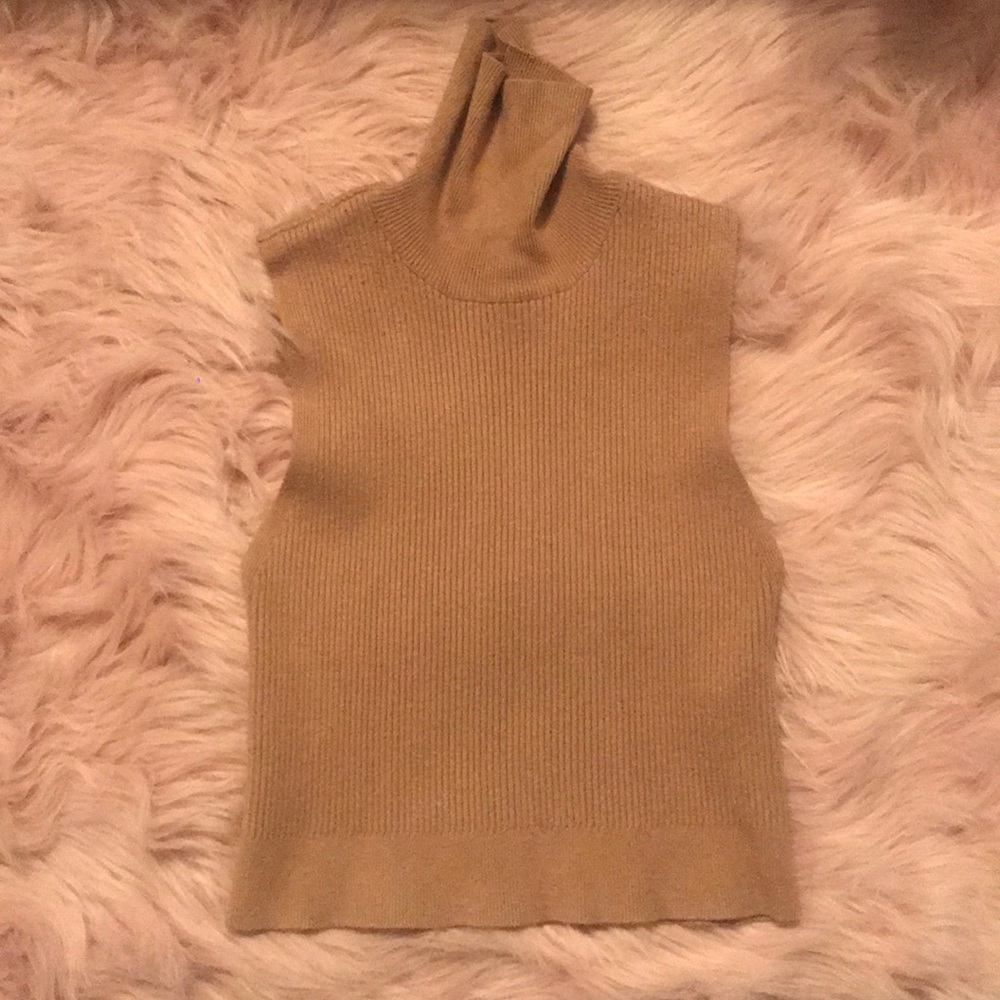 Sleeveless turtle neck!
